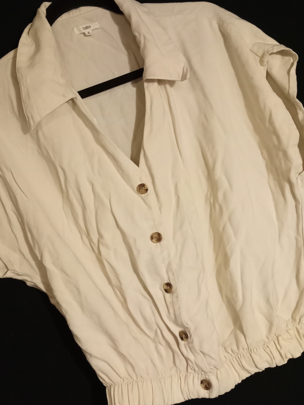 Medium Cream Short Sleeve Button-Front Shirt with Elastic Hem